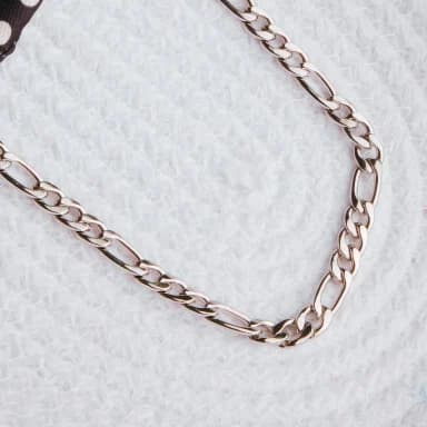 How to Style a Figaro Chain?