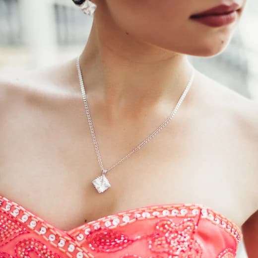Settings and Designs of Diamond Pendants
