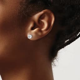 true-light-moissanite-screwback-earrings-round