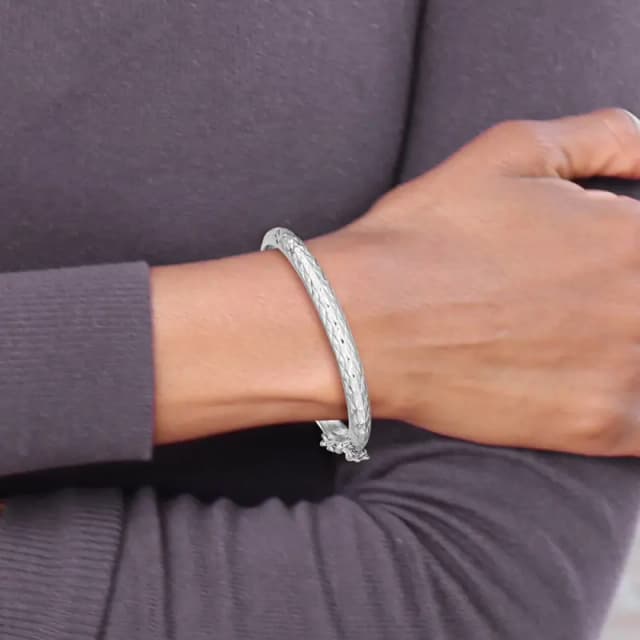 Sterling Silver Rhodium-finished Polished & Diamond-cut 4.5mm with Safety Clasp Hinged Children's Bangle